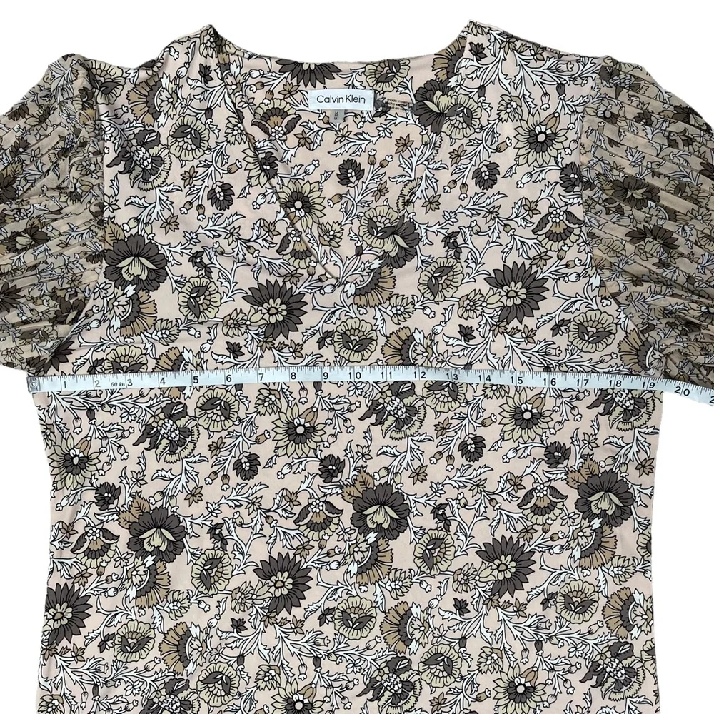 Calvin Klein Flutter Sleeve Floral Blouse Neutral Top M - Picture 5 of 9